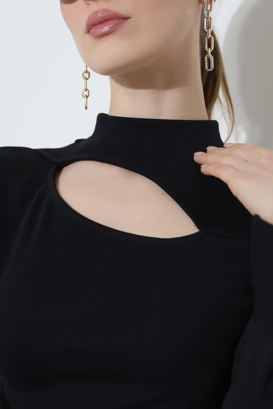 22190 KADIN YARIM BALIKÇI UZUN KOL YAN ETEĞİ ASİMETRİK ÖN GÖĞSÜ OVAL PENCERELİ TSHIRT