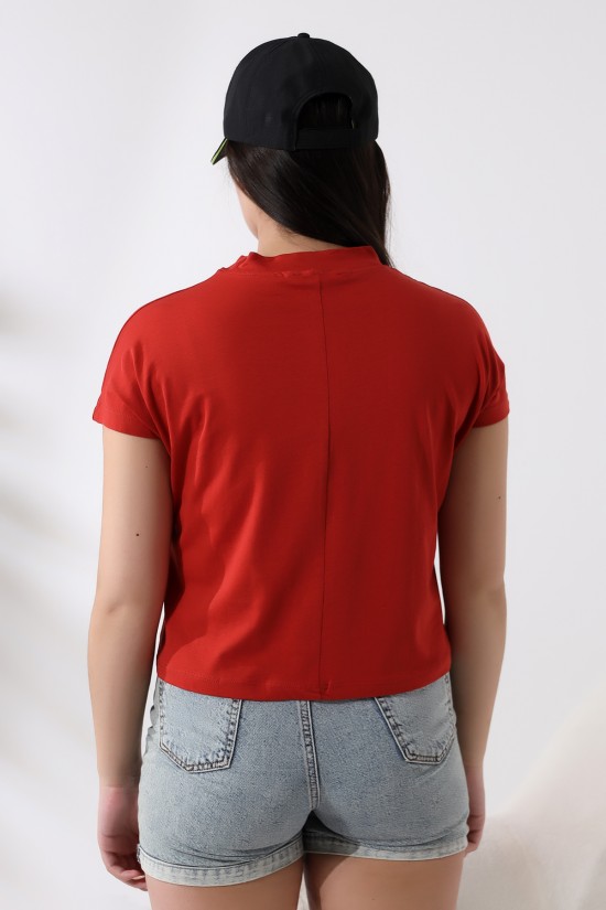 19588 BAYAN DİK YAKA KISA KOLU BEDENDE PAMUKLU KISA TSHIRT