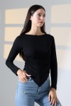 22017 KADIN KAYIK YAKA UZUN KOL YANLARI BÜZGÜLÜ VE ÖNÜ ASİMETRİK KESİMLİ  BLUZ 