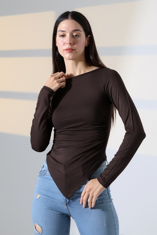 22017 KADIN KAYIK YAKA UZUN KOL YANLARI BÜZGÜLÜ VE ÖNÜ ASİMETRİK KESİMLİ  BLUZ 